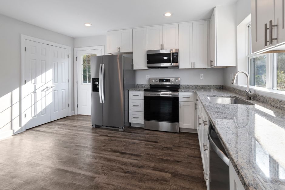 Обновена кухня след ремонт